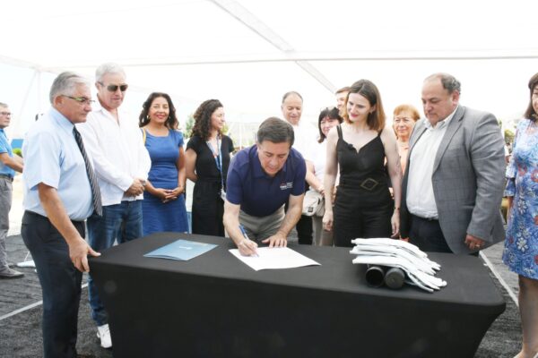 Colocan primera piedra del Polideportivo en Los Andes