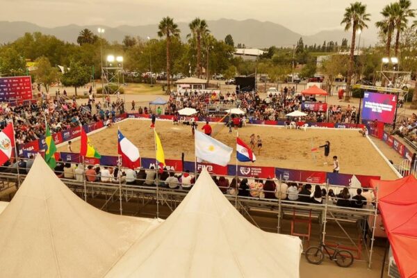 Miles de fanàticos vibraron con el Sudamericano de Vóleibol Playa Femenino en Los Andes