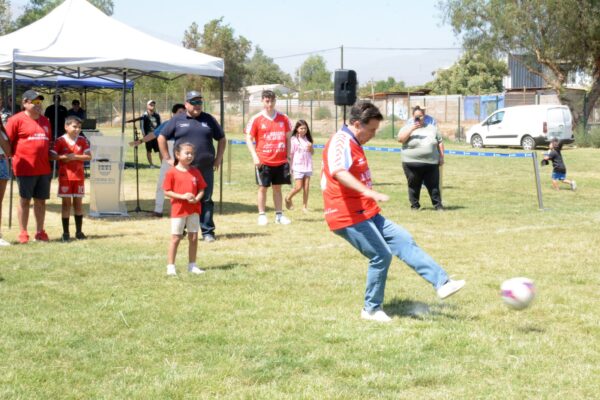 Los Andes inaugura mejoramiento de la cancha del Club Deportivo Atlético O’Higgins