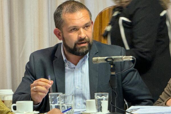 Concejal Muena destaca millonaria inversión del Municipio de San Felipe en pasajes para estudiantes universitarios