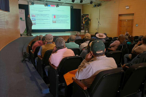 Capacitan a más de 100 pequeños agricultores de Santa María en prevención de incendios forestales
