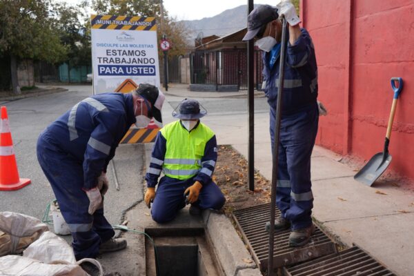 Municipio de Los Andes avanza en limpieza de sumideros en sectores críticos de la comuna