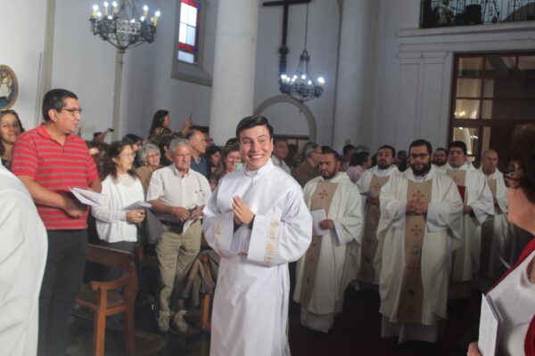 Diócesis de San Felipe celebra la ordenación sacerdotal de Nicolás Flores Lazcano