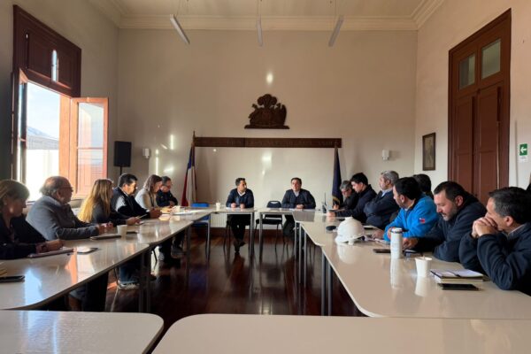 Los Andes retoma mesa de trabajo público-privada para abordar malos olores y evaluar sistema de aguas lluvias