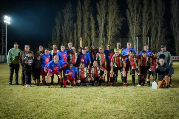 En Llay Llay inauguran luminarias y mejoras de la cancha Vichiculén