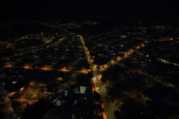 Principales vías hacia el sector alto de Llay Llay cuentan con nuevas luminarias peatonales