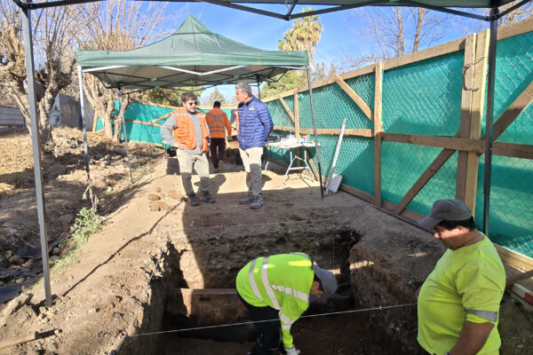 Hallazgo de vestigios humanos y cerámicas posiblemente incas marcan avance de obras de alcantarillado en Teodoro Zenteno de San Esteban