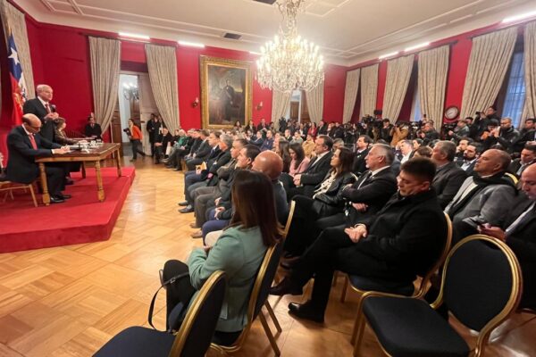 Alcalde de Los Andes participa en reunión con el Presidente Kast para abordar agenda de seguridad