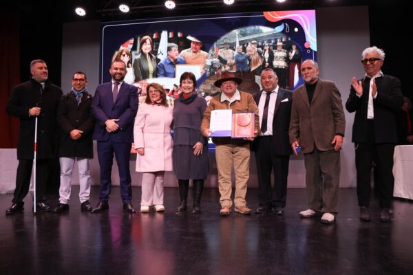 San Felipe con ceremonia de entrega de Distinciones a vecinos e instituciones partió celebración de los 286 años de fundación de la comuna