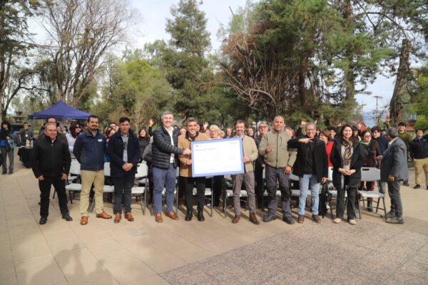 Municipalidad de San Esteban, Colbún y Fundación Huella Local firman alianza para concretar nuevo diseño de sala  Múltiple