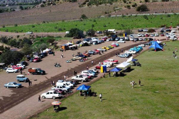 Gran éxito de encuentro de autos antiguos en parque comunal de Rinconada