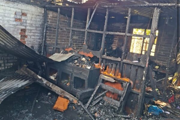 Incendio que destruyó una casa en Rinconada dejó cinco personas damnificadas