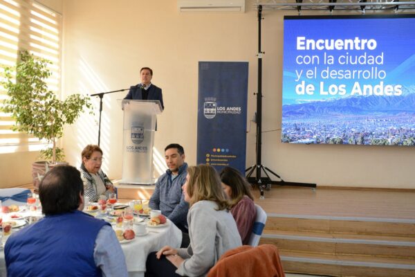 Municipalidad de Los Andes reúne a actores del mundo inmobiliario para abordar el desarrollo y crecimiento de la ciudad