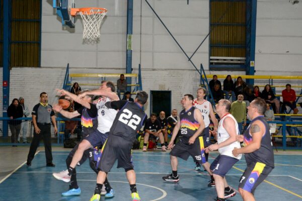 Cerca de 200 jugadores dan vida al Campeonato Nacional de Básquetbol Senior en Los Andes