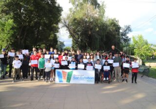 Municipio de San Esteban entregó becas deportivas para apoyar a 57 atletas de la comuna